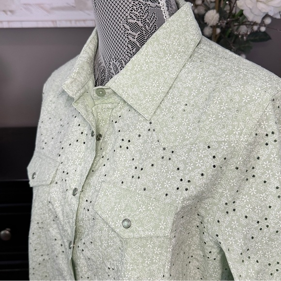 Western Back in the Saddle Mint Green Eyelet Shirt – Size M – 100% Cotton - Picture 4 of 14